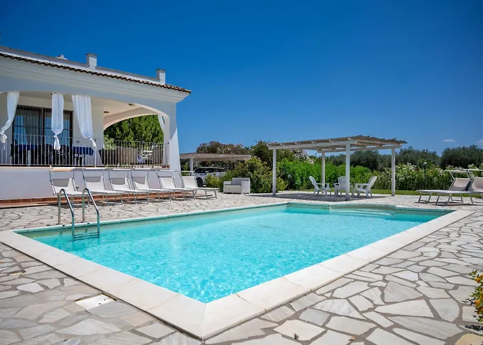 VILLA RAFAEL CON Piscina, IUN P4098