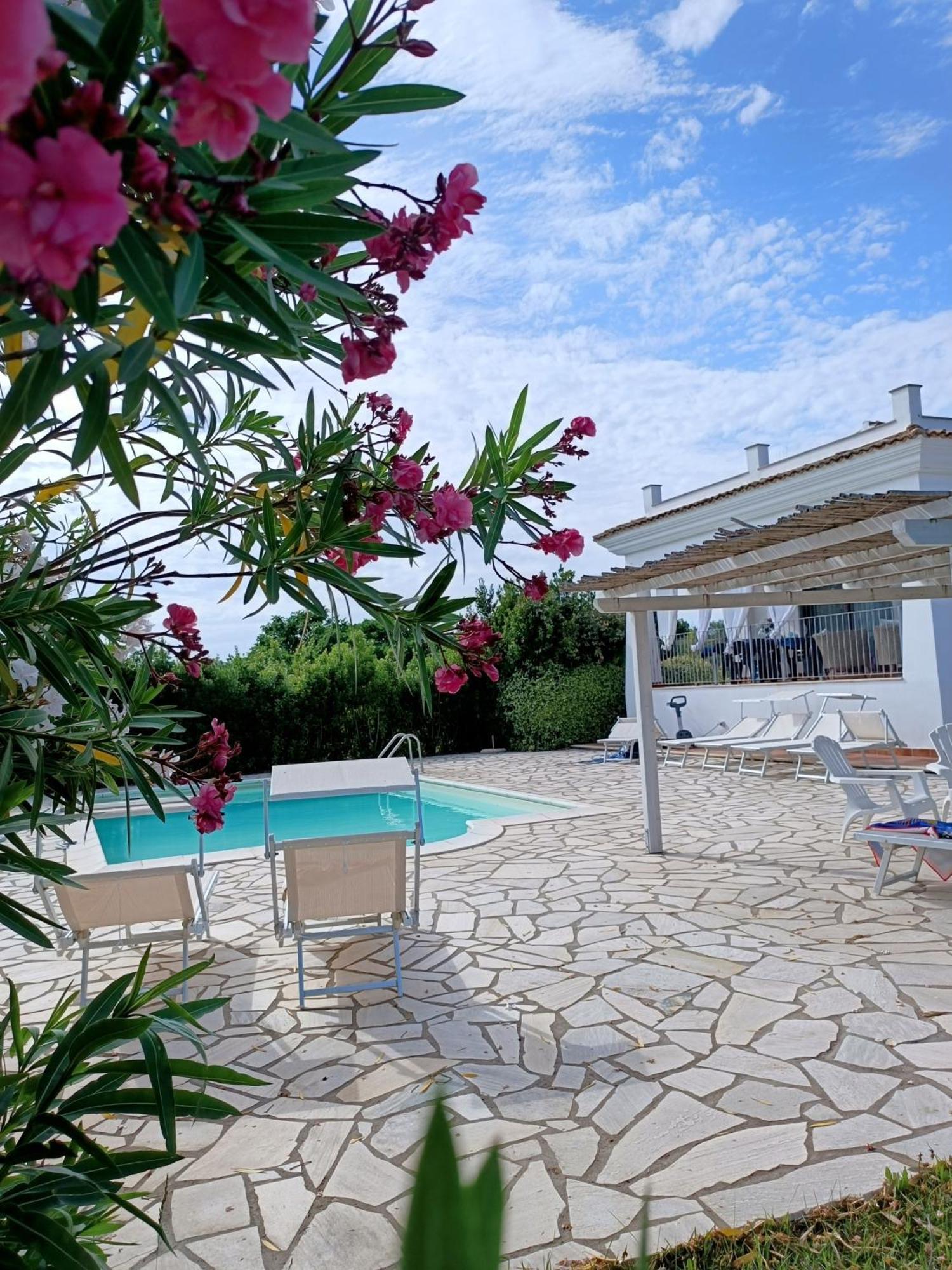 Rafael Con Piscina, Iun P4098 Villa